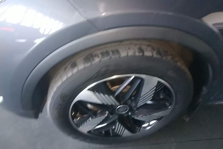 Used BYD Tang New Energy 2024 DM-i Glory Edition 112KM Prestige Model Left Front Wheel Hub