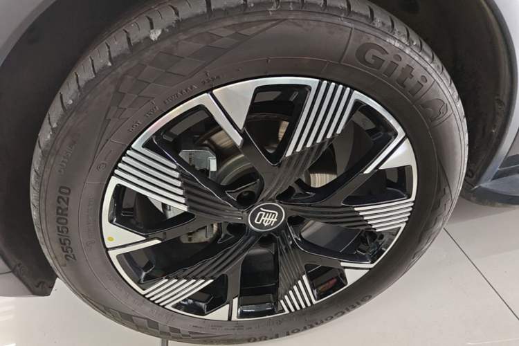 Used BYD Tang New Energy 2024 DM-i Glory Edition 112KM Flagship Model Left Front Wheel Hub
