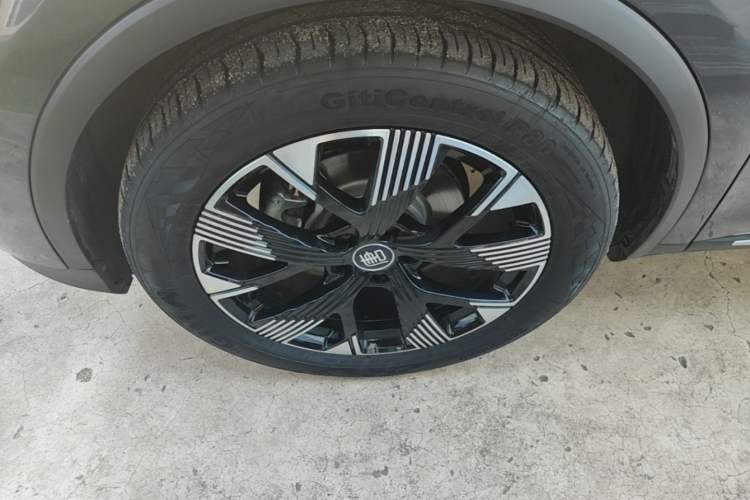 Used BYD Tang New Energy 2024 DM-i Glory Edition 112KM Flagship Model Left Front Wheel Hub