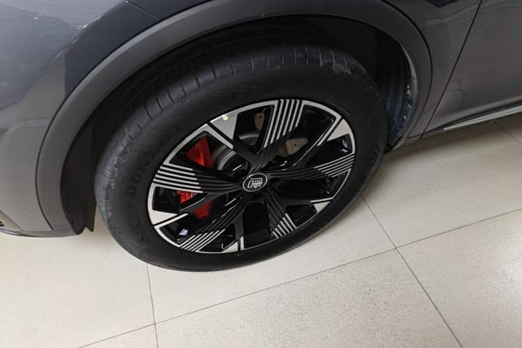 Used BYD Tang New Energy 2024 DM-i Champion Edition 200KM Deluxe Model Left Front Wheel Hub