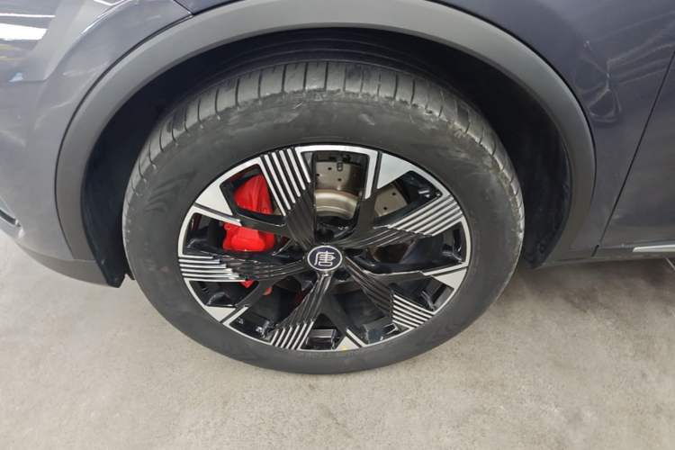 Used BYD Tang New Energy 2024 DM-i Glory Edition 200KM Flagship Model Left Front Wheel Hub