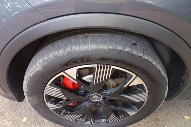 Used BYD Tang New Energy 2024 DM-p Champion Edition 215 km All-Wheel-Drive Flagship Model Left Front Wheel Hub
