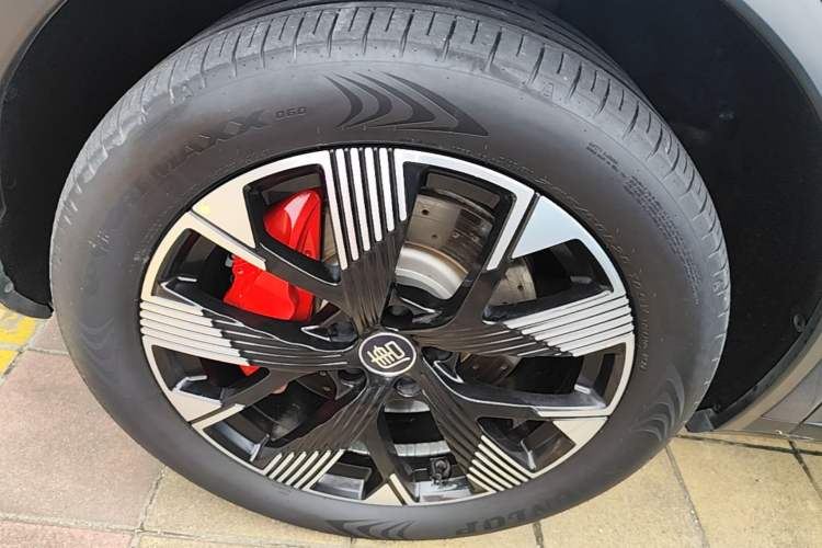 Used BYD Tang New Energy 2024 EV Champion Edition 730KM Deluxe Model Left Front Wheel Hub
