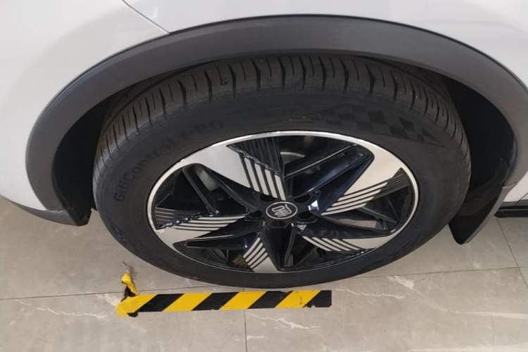 Used BYD Tang New Energy 2024 DM-i Glory Edition 112KM Prestige Model Left Front Wheel Hub