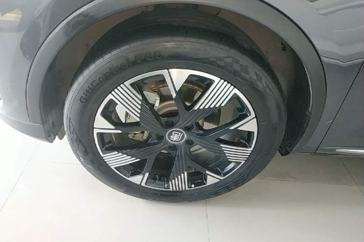 Used BYD Tang New Energy 2024 DM-i Glory Edition 112KM Flagship Model Left Front Wheel Hub