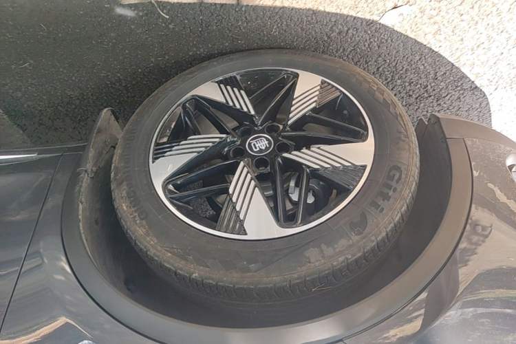 Used BYD Tang New Energy 2024 DM-i Glory Edition 112KM Prestige Model Left Front Wheel Hub