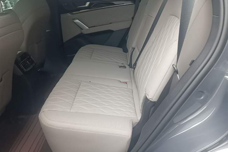 Used BYD Tang New Energy 2024 DM-i Glory Edition 112KM Prestige Model Left Rear Seat
