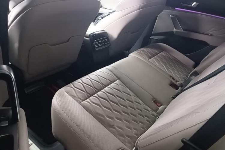 Used BYD Tang New Energy 2024 DM-i Glory Edition 112KM Prestige Model Left Rear Seat