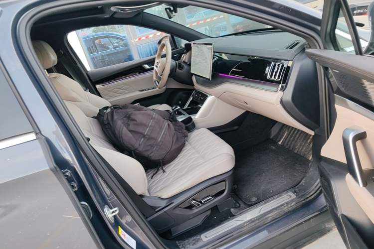 Used BYD Tang New Energy 2024 DM-i Glory Edition 112KM Prestige Model Right Front Seat