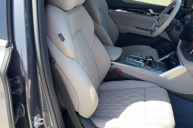 Used BYD Tang New Energy 2024 DM-i Glory Edition 112KM Prestige Model Right Front Seat