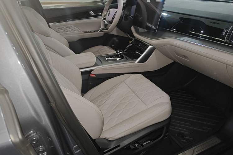 Used BYD Tang New Energy 2024 DM-i Glory Edition 112KM Prestige Model Right Front Seat