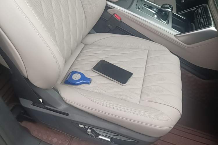 Used BYD Tang New Energy 2024 DM-i Glory Edition 112KM Prestige Model Right Front Seat