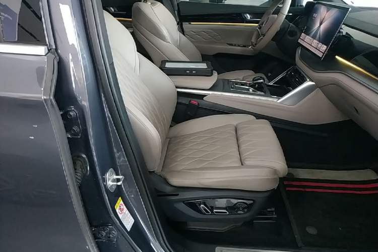 Used BYD Tang New Energy 2024 DM-i Glory Edition 112KM Flagship Model Right Front Seat