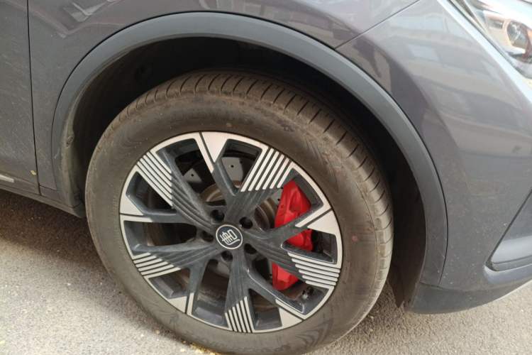 Used BYD Tang New Energy 2024 DM-i Glory Edition 200KM Flagship Model Right Front Wheel Hub