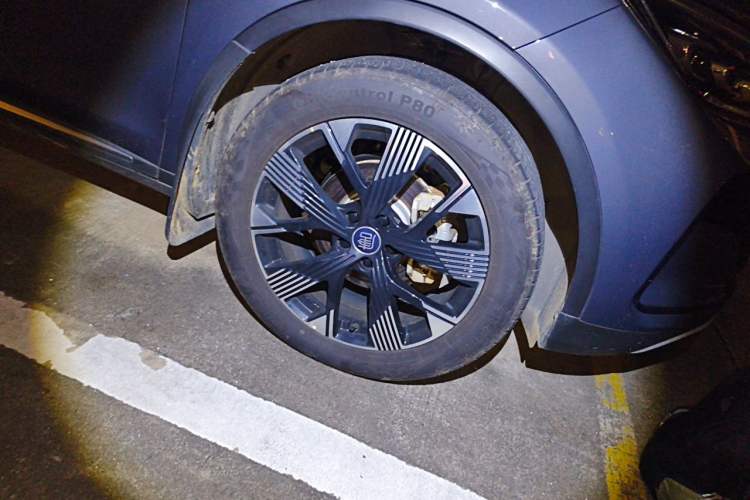 Used BYD Tang New Energy 2024 DM-i Glory Edition 112KM Flagship Model Right Front Wheel Hub