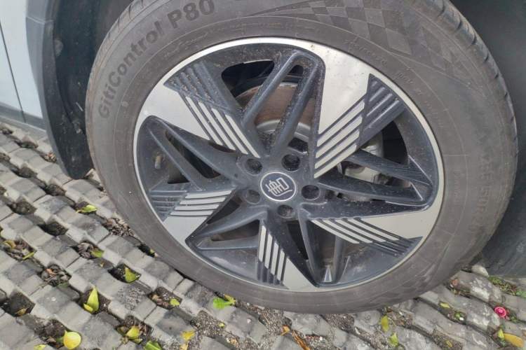 Used BYD Tang New Energy 2024 DM-i Glory Edition 112KM Prestige Model Right Front Wheel Hub