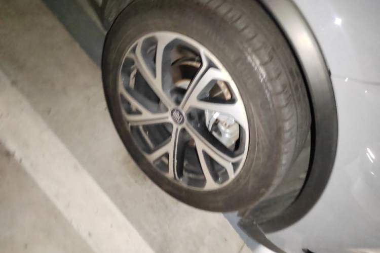 Used BYD Tang New Energy 2024 DM-i Glory Edition 112KM Prestige Model Right Front Wheel Hub