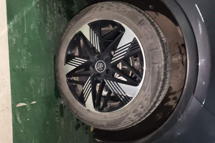 Used BYD Tang New Energy 2024 DM-i Glory Edition 112KM Prestige Model Right Front Wheel Hub