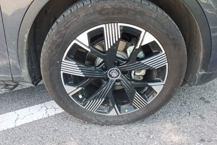 Used BYD Tang New Energy 2024 DM-i Glory Edition 112KM Flagship Model Right Front Wheel Hub