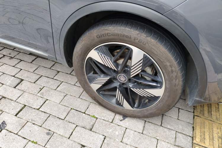 Used BYD Tang New Energy 2024 DM-i Glory Edition 112KM Prestige Model Right Front Wheel Hub