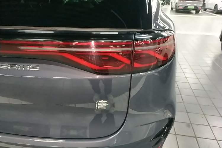Used BYD Tang New Energy 2024 DM-i Glory Edition 112KM Flagship Model Right Rear Taillight