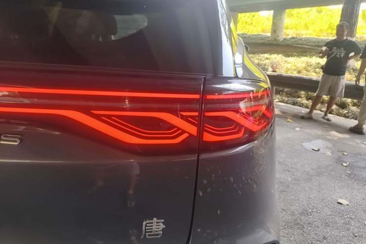 Used BYD Tang New Energy 2024 DM-i Glory Edition 112KM Prestige Model Right Rear Taillight