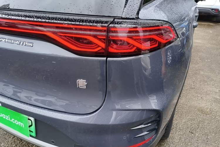 Used BYD Tang New Energy 2024 DM-i Glory Edition 112KM Prestige Model Right Rear Taillight