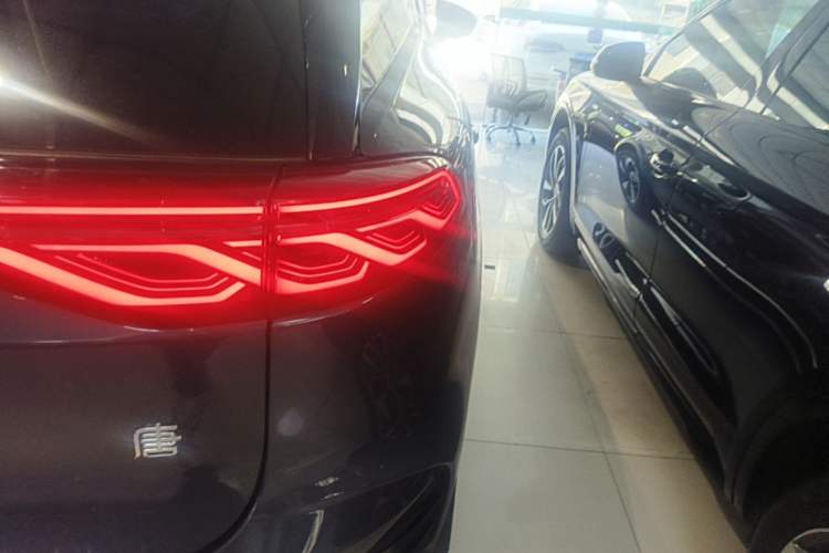 Used BYD Tang New Energy 2024 DM-i Glory Edition 112KM Prestige Model Right Rear Taillight