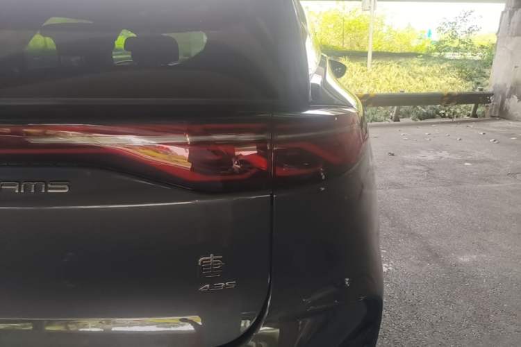 Used BYD Tang New Energy 2024 DM-p Champion Edition 215 km All-Wheel-Drive Flagship Model Right Rear Taillight