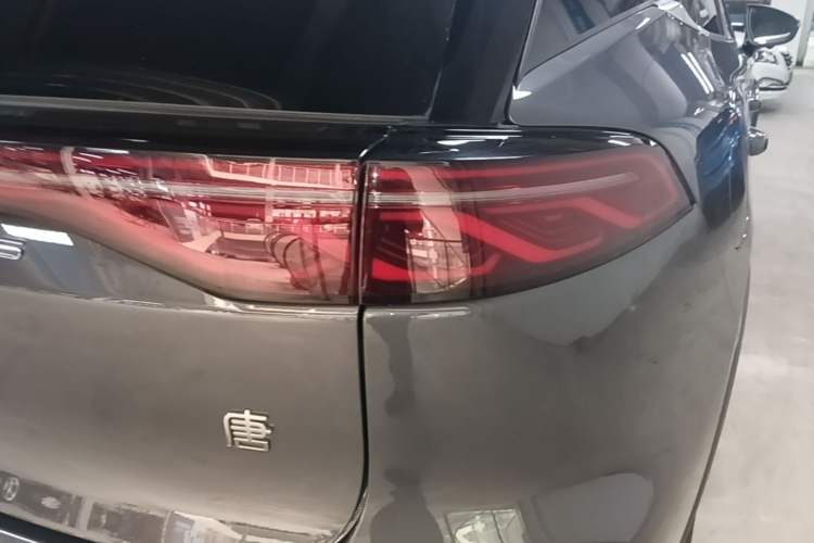 Used BYD Tang New Energy 2024 DM-i Glory Edition 112KM Flagship Model Right Rear Taillight