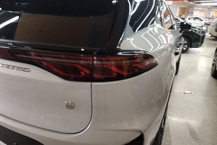 Used BYD Tang New Energy 2024 DM-i Glory Edition 112KM Prestige Model Right Rear Taillight