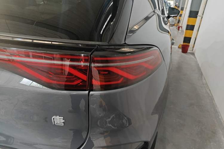Used BYD Tang New Energy 2024 DM-i Glory Edition 112KM Prestige Model Right Rear Taillight