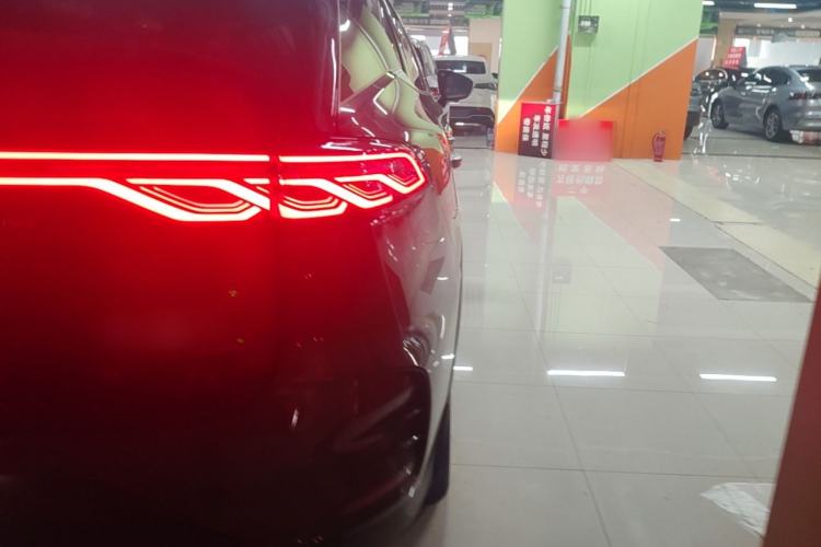 Used BYD Tang New Energy 2024 DM-p Champion Edition 215 km All-Wheel-Drive Flagship Model Right Rear Taillight