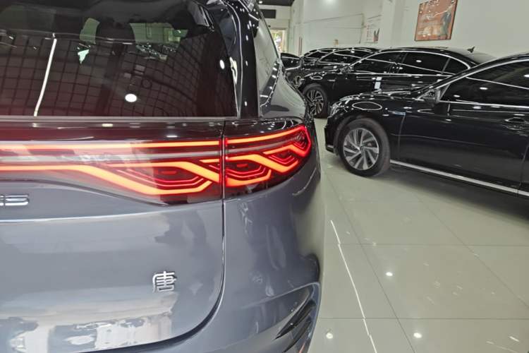 Used BYD Tang New Energy 2024 DM-i Glory Edition 200KM Flagship Model Right Rear Taillight
