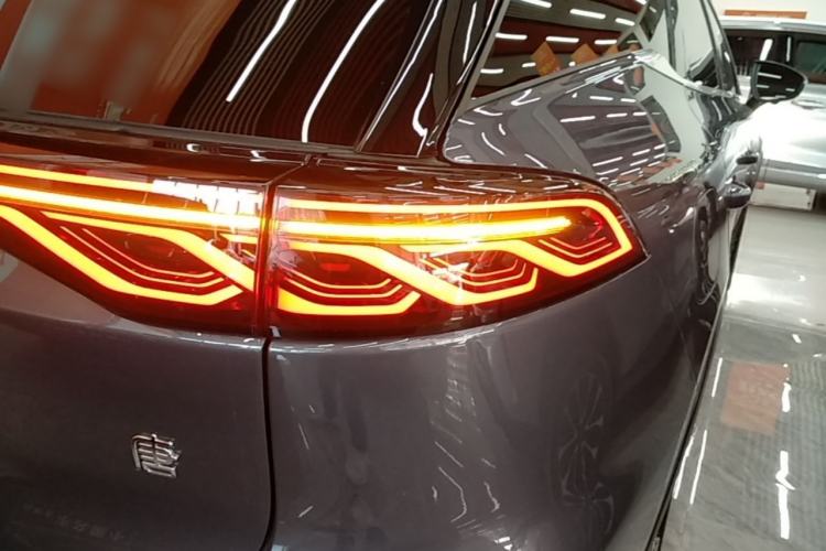 Used BYD Tang New Energy 2024 DM-i Glory Edition 112KM Prestige Model Right Rear Taillight