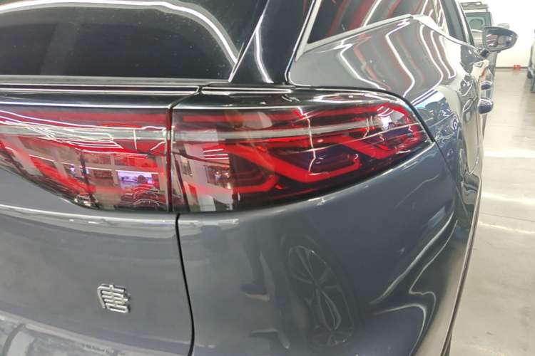 Used BYD Tang New Energy 2024 DM-i Glory Edition 200KM Flagship Model Right Rear Taillight
