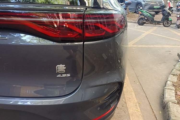 Used BYD Tang New Energy 2024 DM-p Champion Edition 215 km All-Wheel-Drive Flagship Model Right Rear Taillight