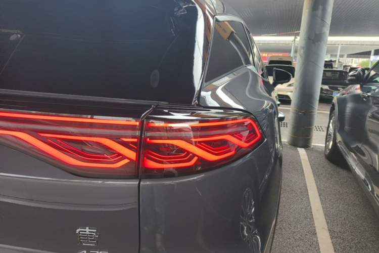 Used BYD Tang New Energy 2024 DM-p Champion Edition 215 km All-Wheel-Drive Flagship Model Right Rear Taillight