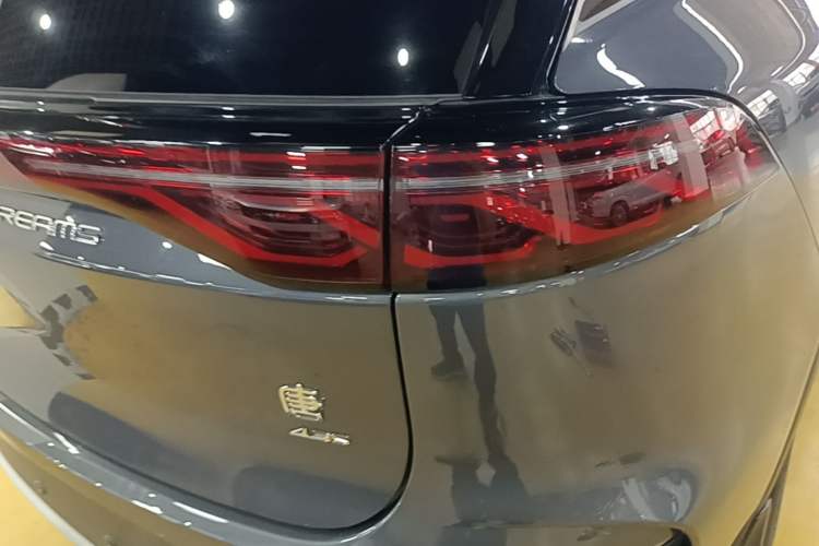 Used BYD Tang New Energy 2024 DM-p Champion Edition 215 km All-Wheel-Drive Flagship Model Right Rear Taillight