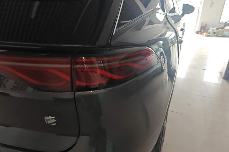 Used BYD Tang New Energy 2024 EV Champion Edition 600KM Deluxe Model Right Rear Taillight