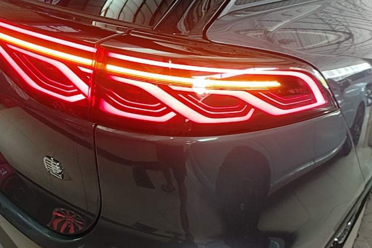 Used BYD Tang New Energy 2024 DM-i Glory Edition 112KM Prestige Model Right Rear Taillight