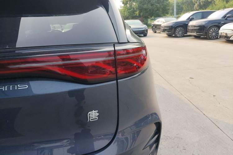 Used BYD Tang New Energy 2024 DM-i Glory Edition 112KM Flagship Model Right Rear Taillight