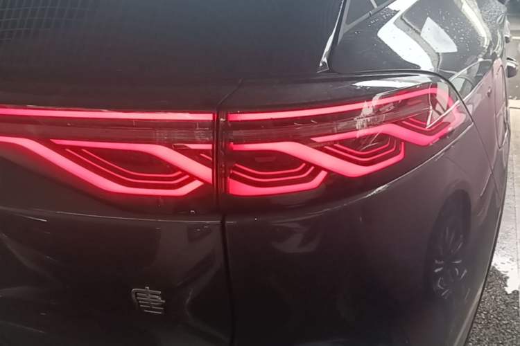Used BYD Tang New Energy 2024 DM-i Glory Edition 112KM Prestige Model Right Rear Taillight