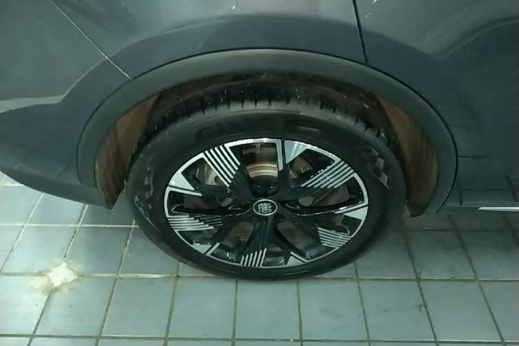 Used BYD Tang New Energy 2024 DM-i Glory Edition 112KM Flagship Model Right Rear Wheel Hub