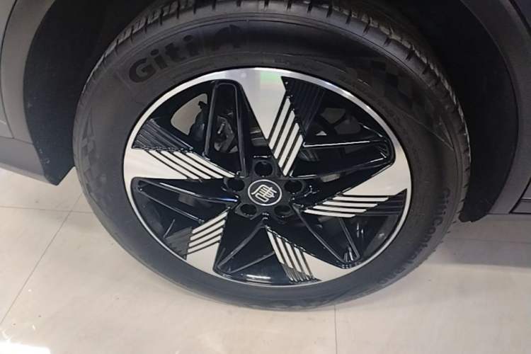 Used BYD Tang New Energy 2024 DM-i Glory Edition 112KM Prestige Model Right Rear Wheel Hub