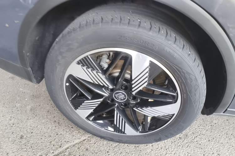 Used BYD Tang New Energy 2024 DM-i Glory Edition 112KM Prestige Model Right Rear Wheel Hub