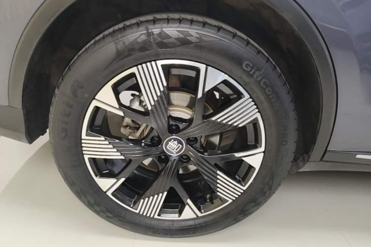 Used BYD Tang New Energy 2024 DM-i Glory Edition 112KM Flagship Model Right Rear Wheel Hub