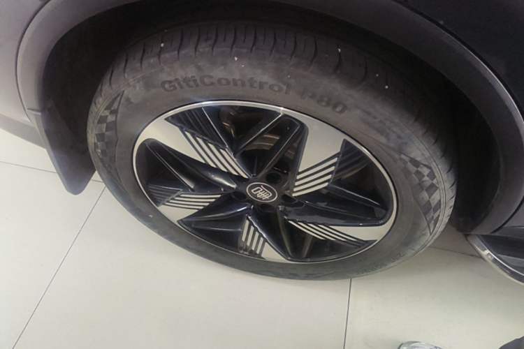 Used BYD Tang New Energy 2024 DM-i Glory Edition 112KM Prestige Model Right Rear Wheel Hub