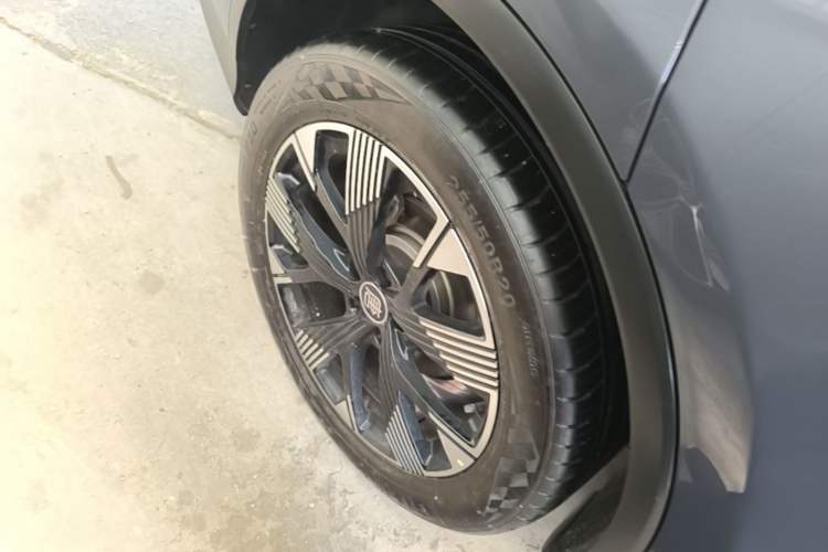 Used BYD Tang New Energy 2024 DM-i Glory Edition 112KM Flagship Model Right Rear Wheel Hub