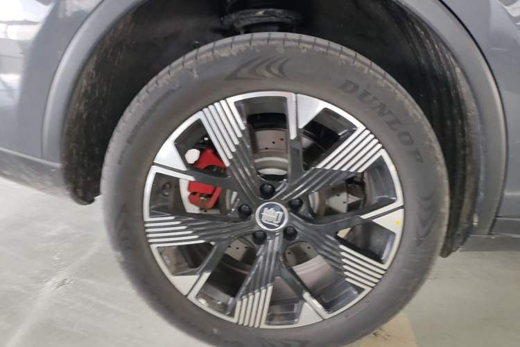 Used BYD Tang New Energy 2024 EV Glory Edition 730KM Premium Model Right Rear Wheel Hub